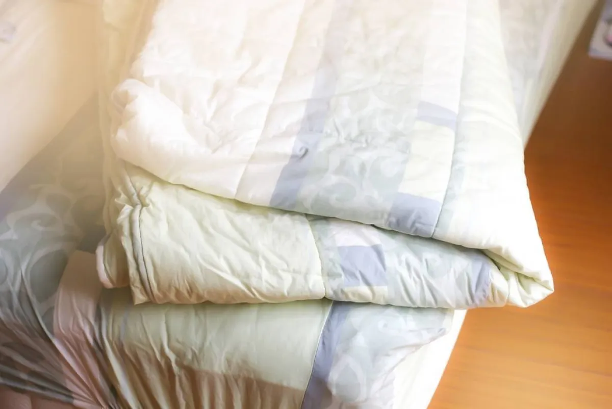 لحاف السرير