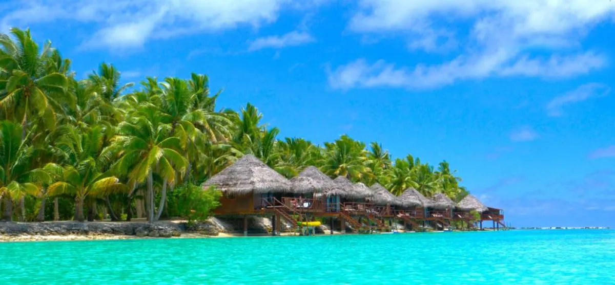 الشواطئ الممتدة النظيفة مقصد السياح من كل دول العالم