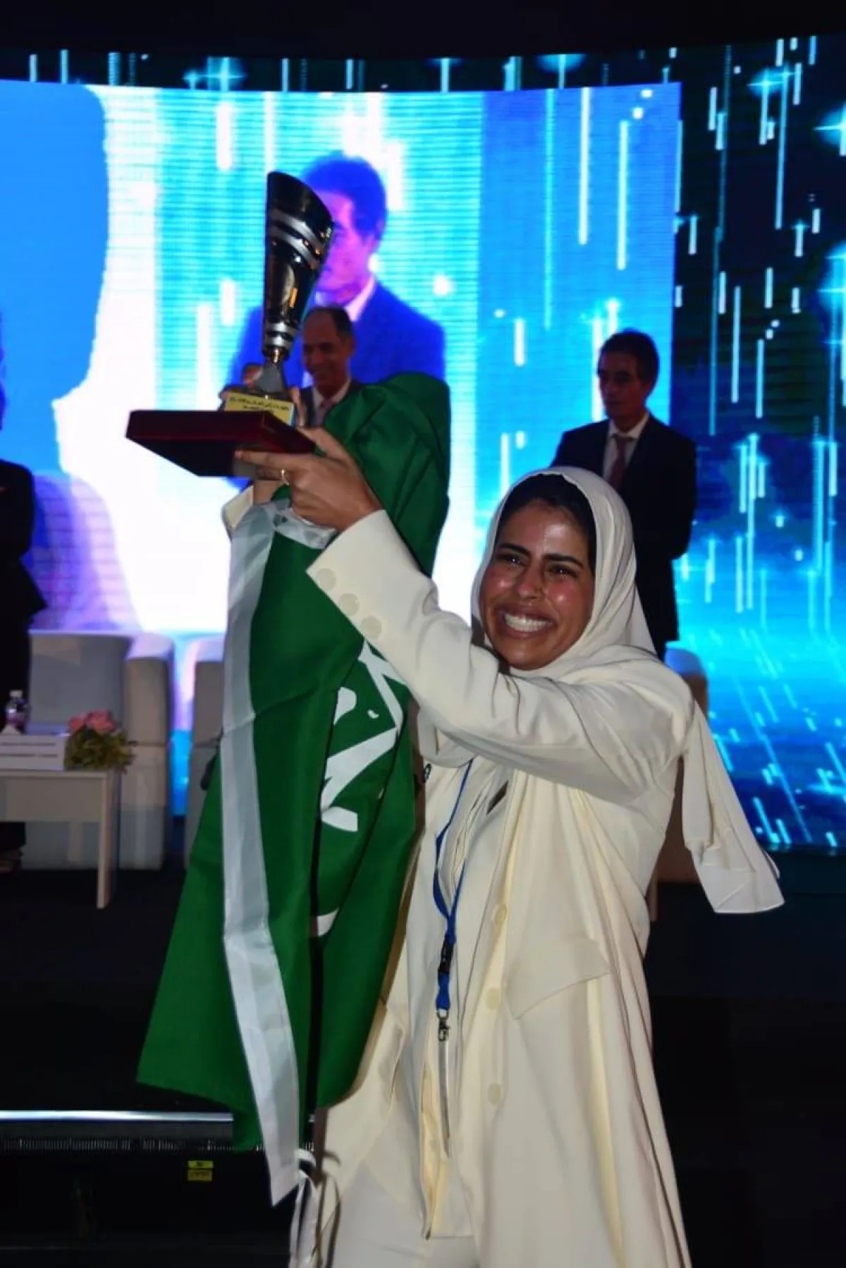 فوز حصة الهويش بالمركز الثالث في بطولة كأس العالم للاختراعات - الصورة من حسابها على اتويتر