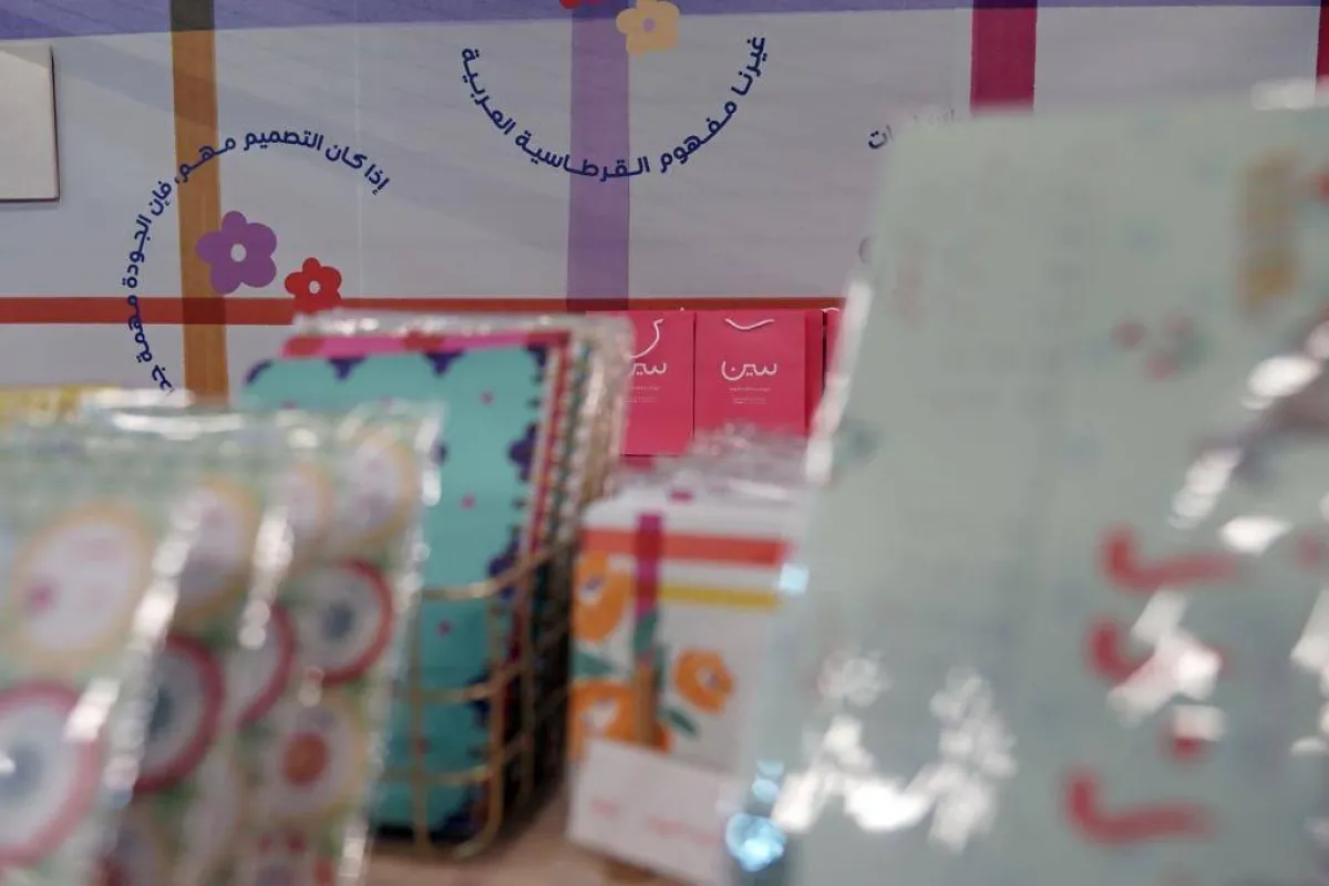 أدوات قرطاسية منقوشة برسوم تراثية