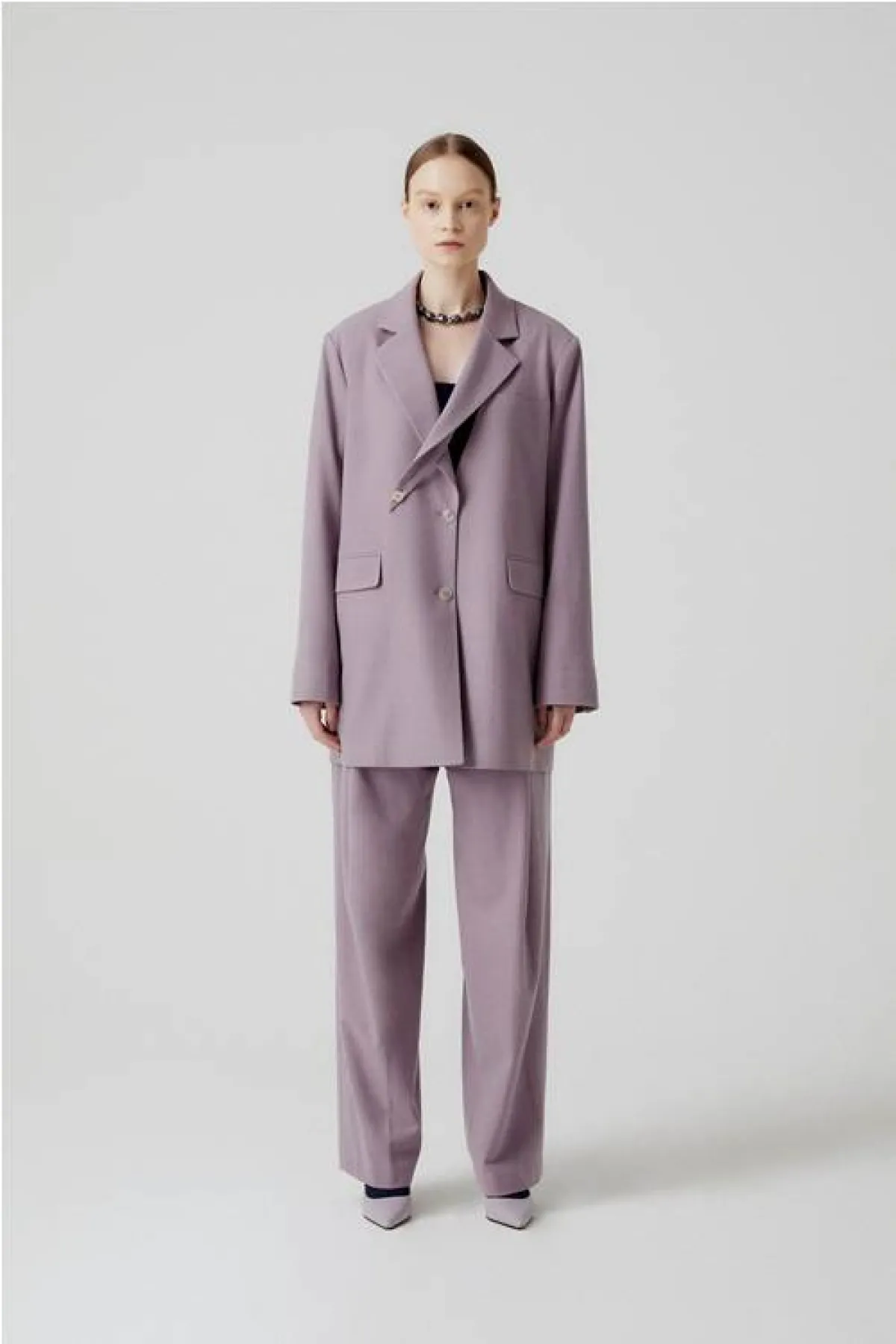 بدلة رسمية لخريف 2022 من ذو استوديو The Studio