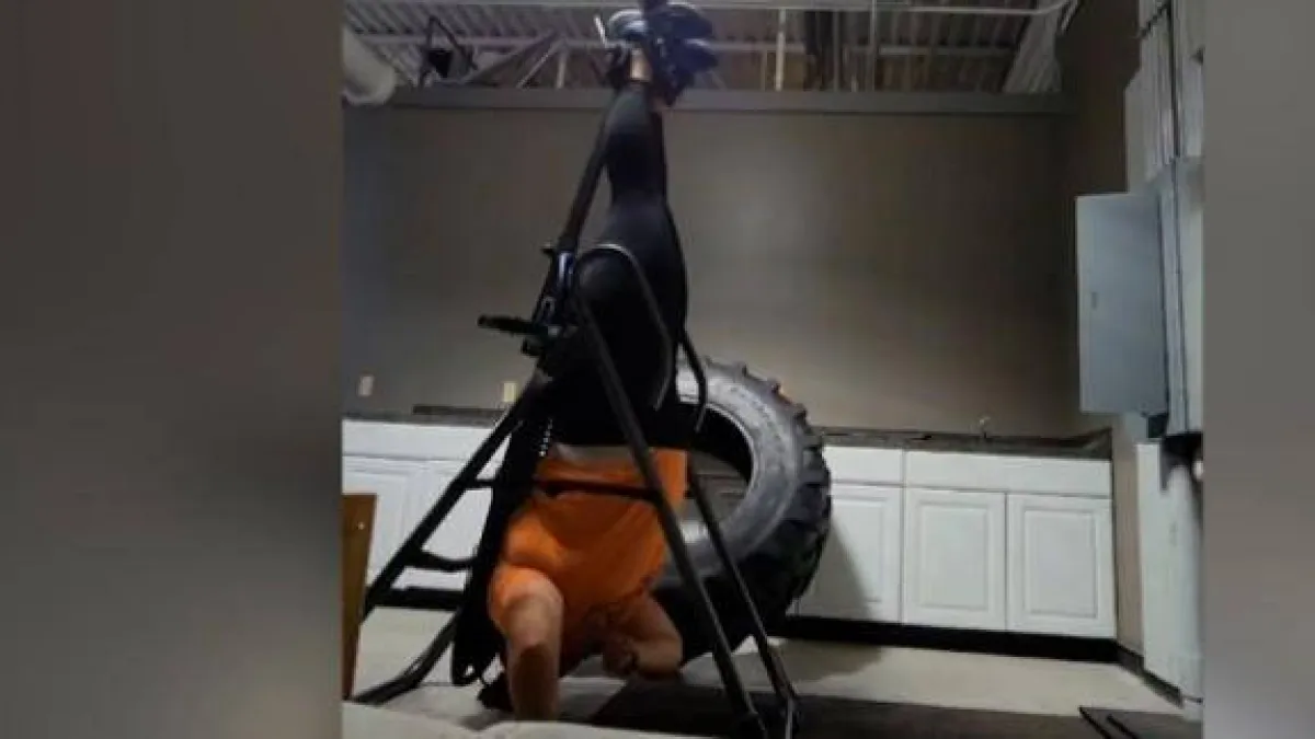 أمريكية تستعين بالشرطة لتحريرها، بعد أن علِقت في آلة رياضية