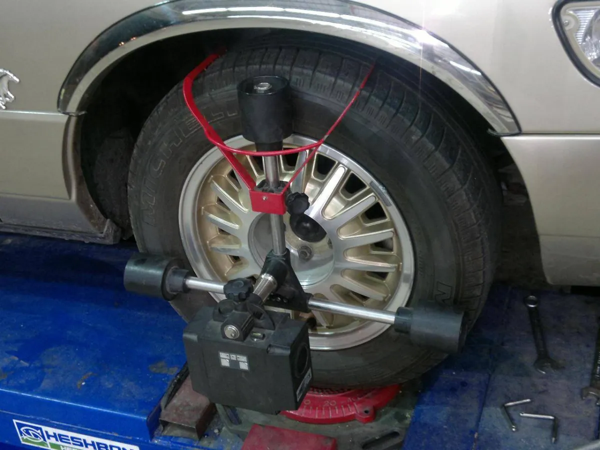 الفرق بين تبديل وترصيص الإطارات 