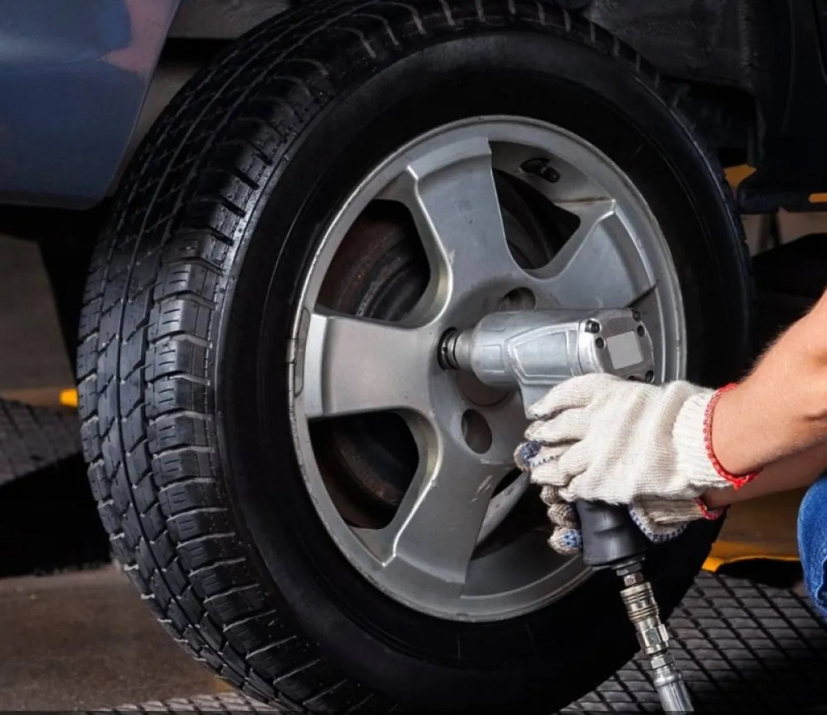 الفرق بين تبديل وترصيص الإطارات 