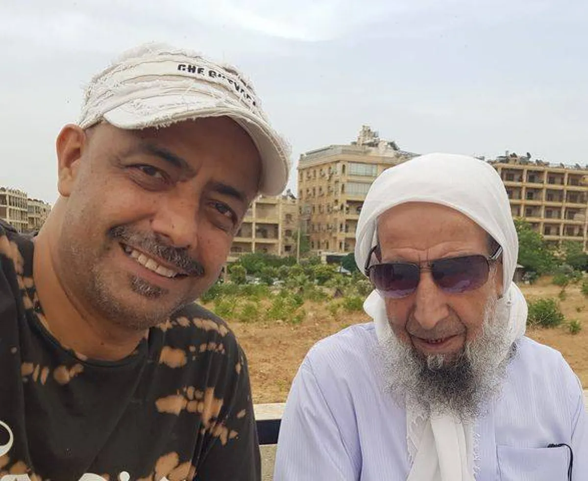 قاسم ملحو ووالده الراحل - صورة من حسابه على فيسيبوك