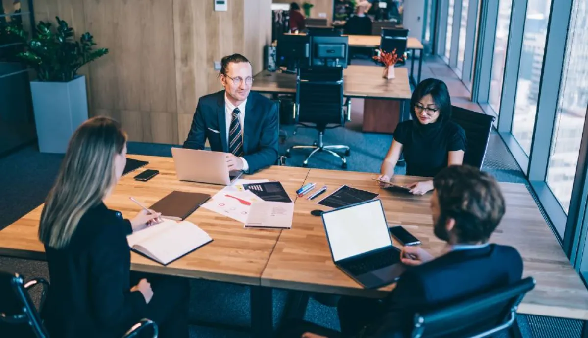 التواصل مع أعضاء مجلس الإدارة