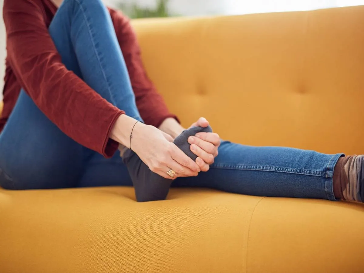 أسباب وطرق علاج التهاب اللفافة الأخمصية