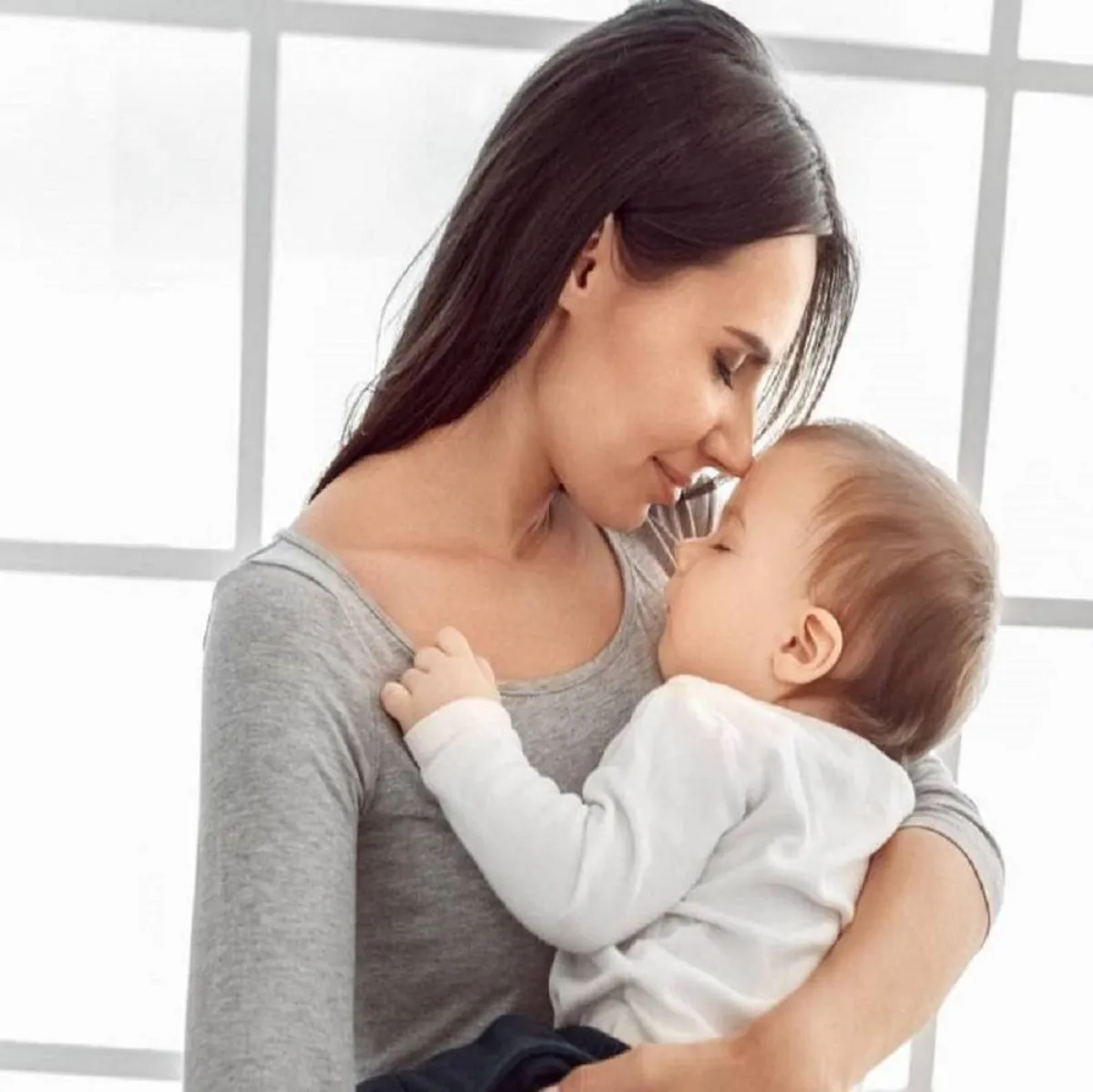 صورة لأم وطفلها