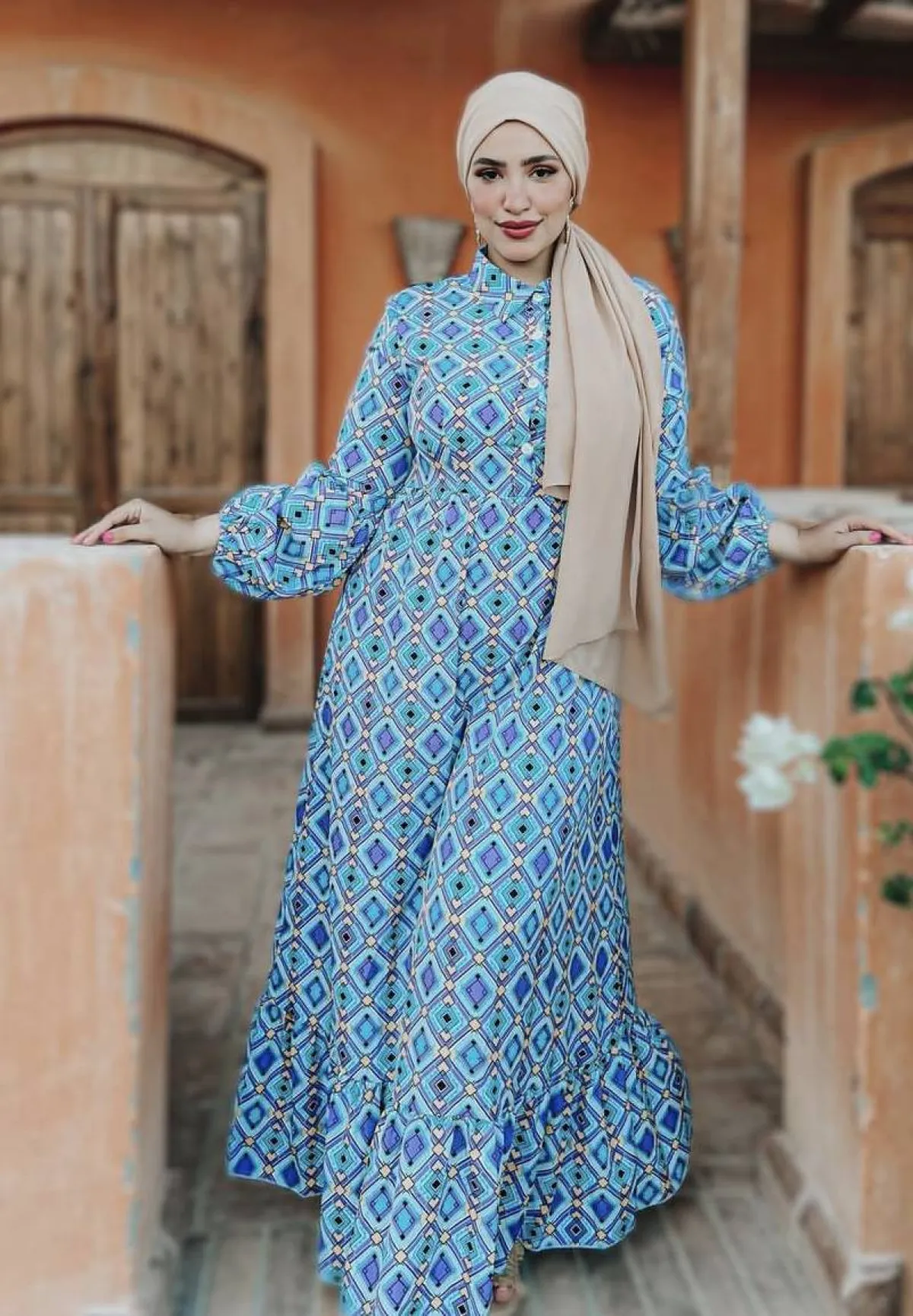 دينا رزق بفستان مطبع