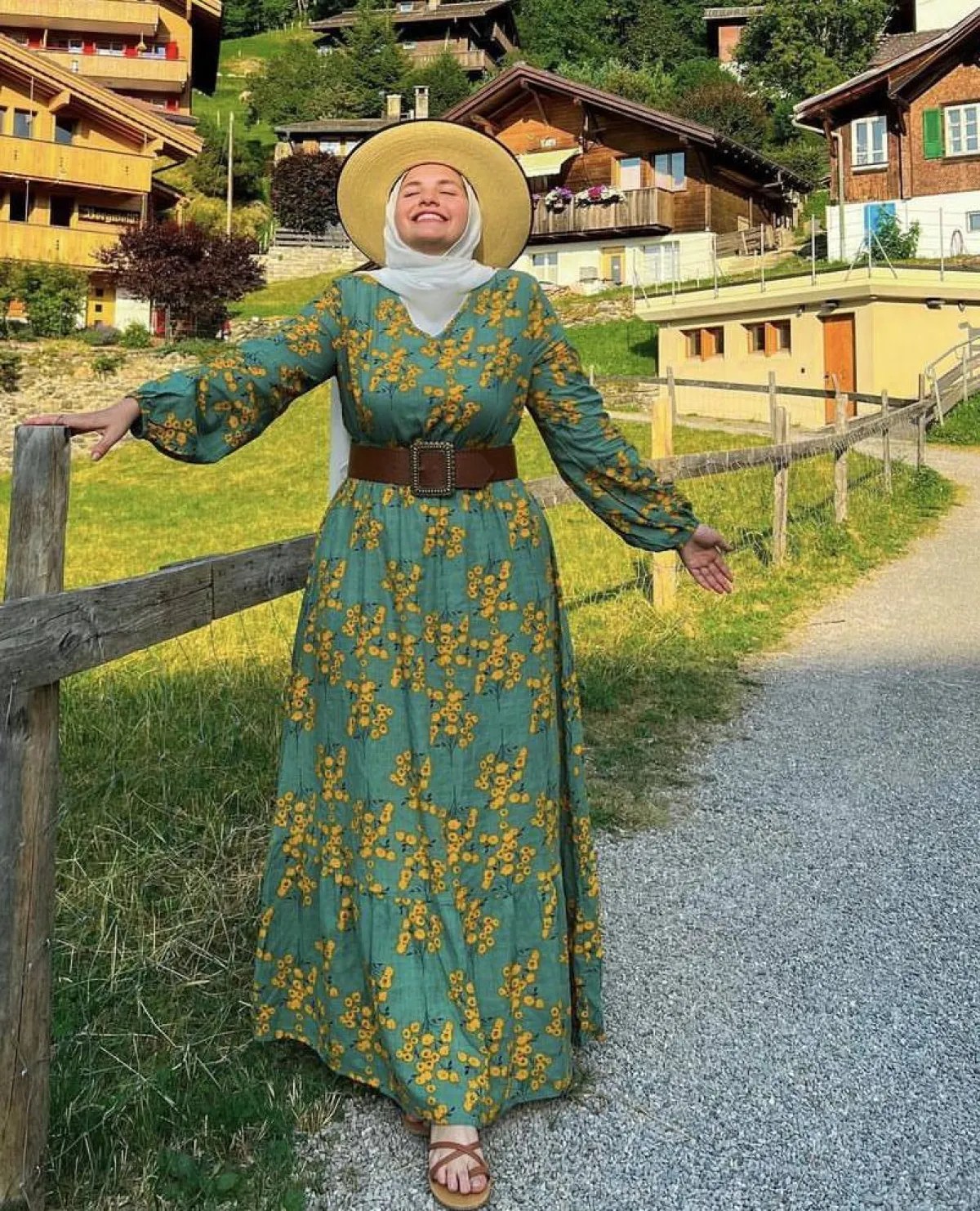 اية فوزي بالفستان المورد