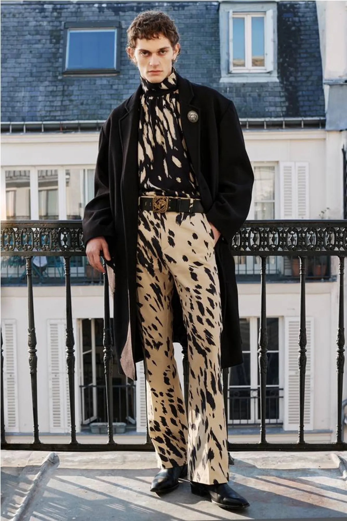 تنسيق القميص الملوّن مع البنطلون للرجل من ديفي باريس Davi Paris