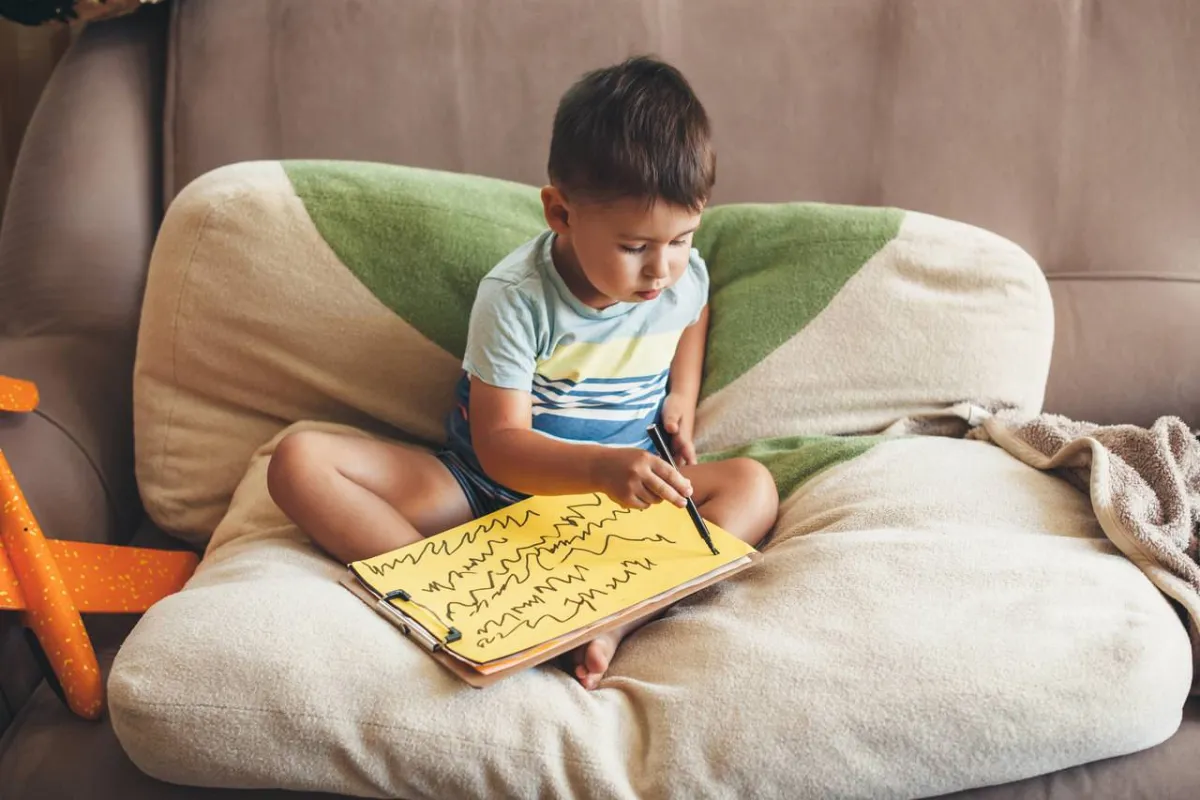 صورة شخبطات الطفل