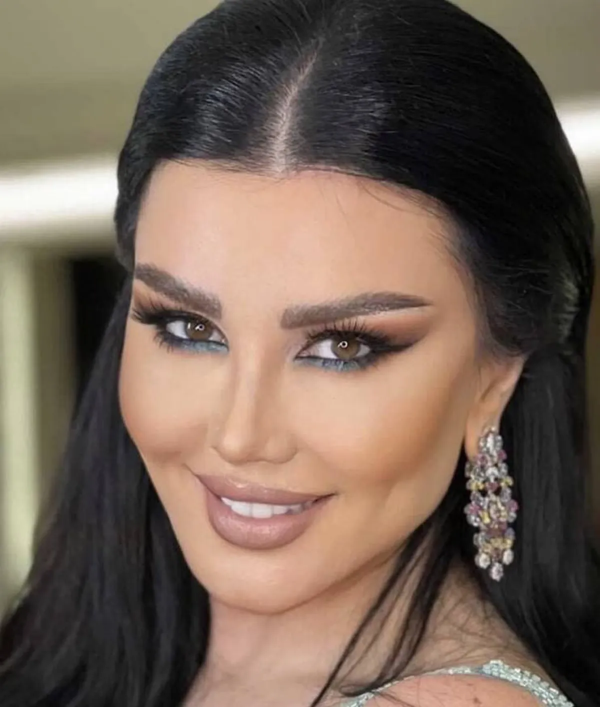 جيني اسبر بالكحل الاخضر اسفل العين -الصورة من حسابها على الانستغرام