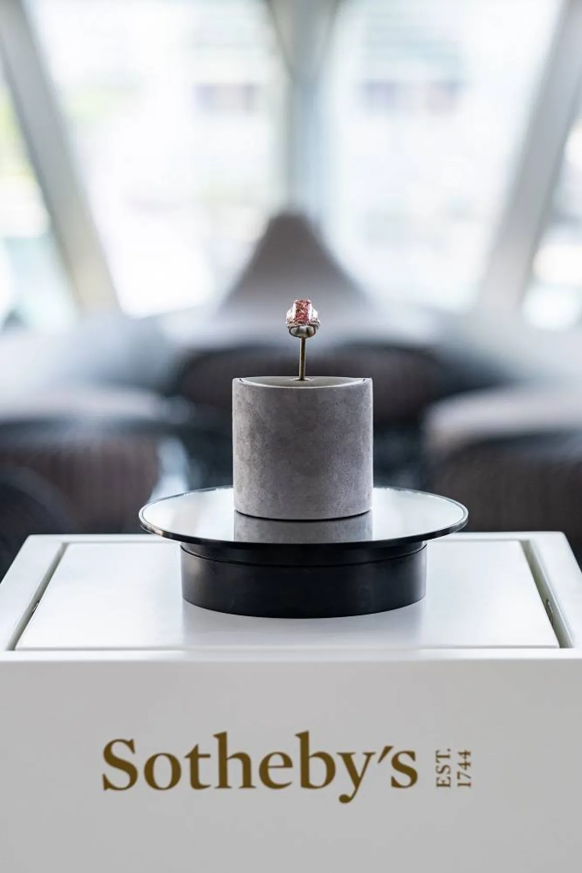 الماسة الوردية. الصورة من مكتب دبي الإعلامي