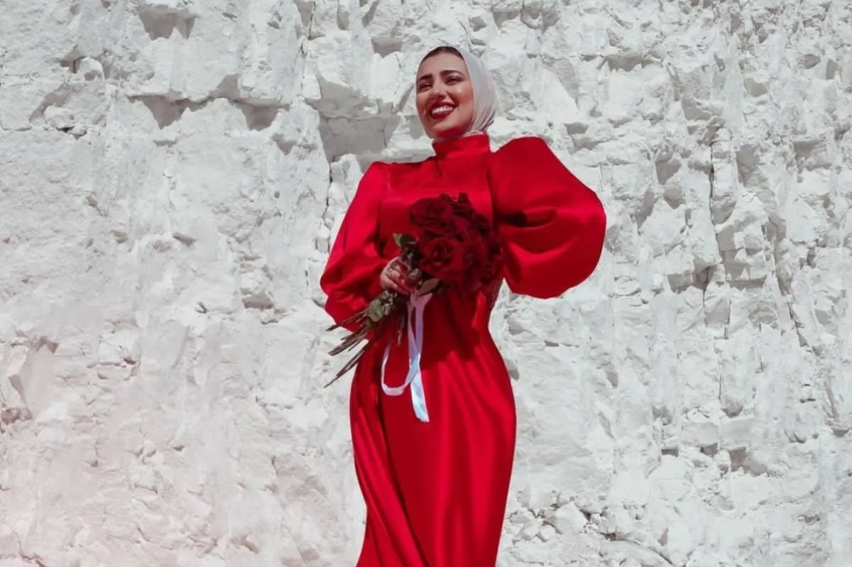 فساتين سهرة باللون الأحمر للمحجبات