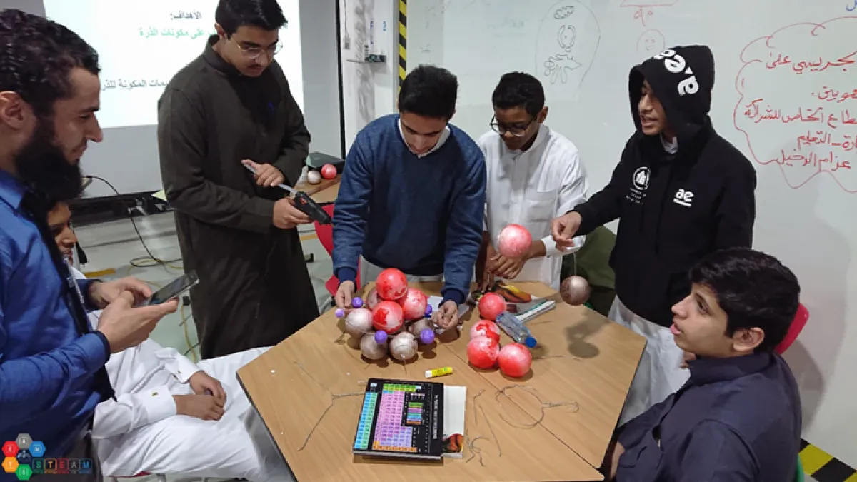تدريب الطلاب على تقنية ستيم  