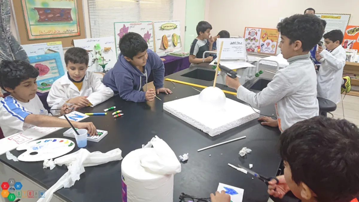 تدريب الطلاب على تقنية ستيم  