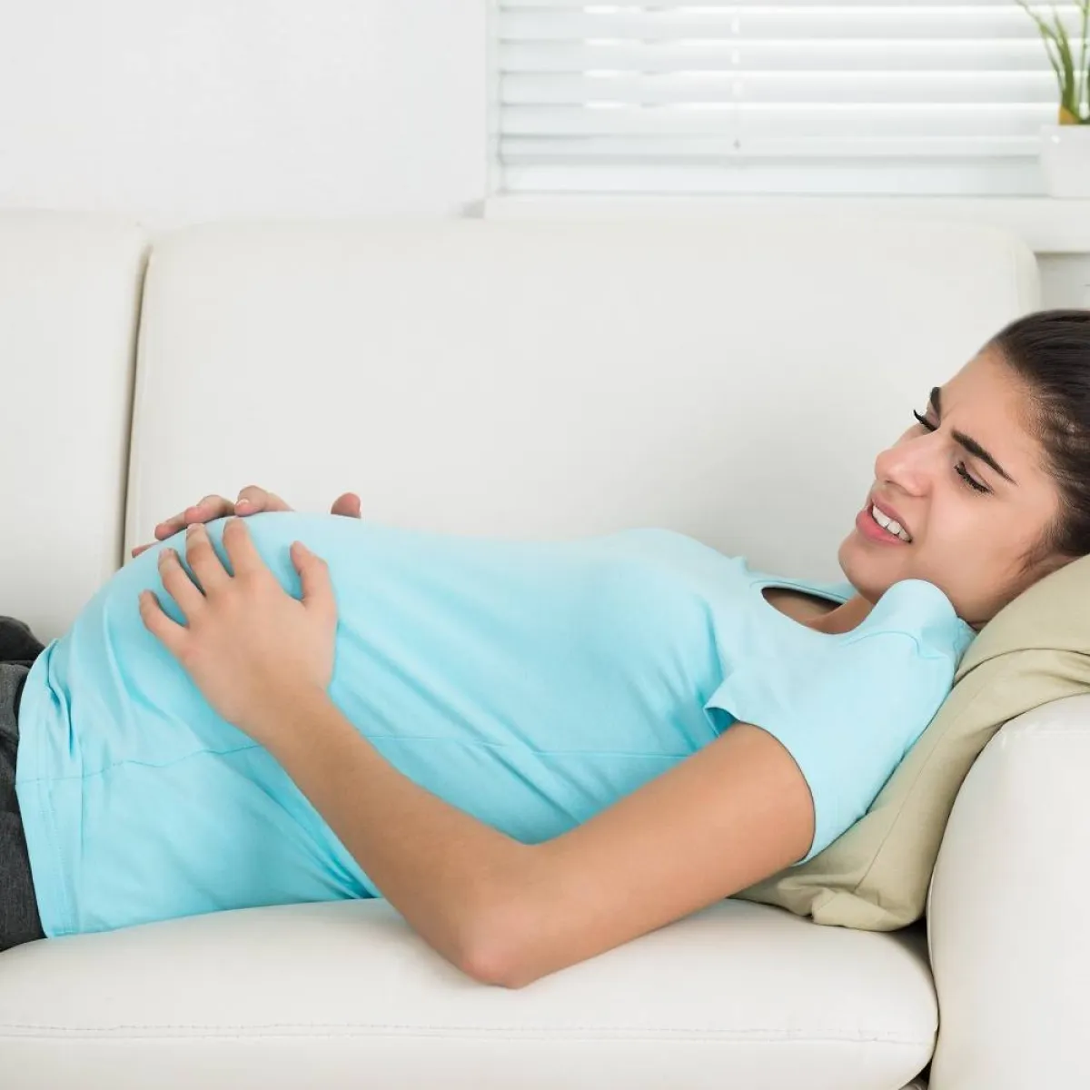 صورة لحامل تتوجع