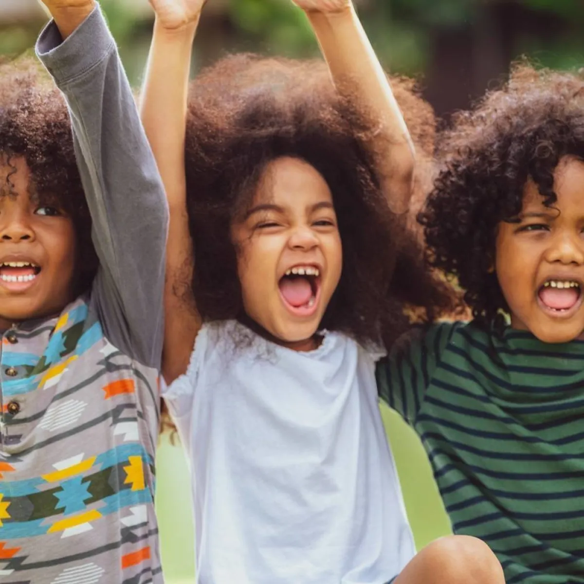 صورة لعدد من الصديقات