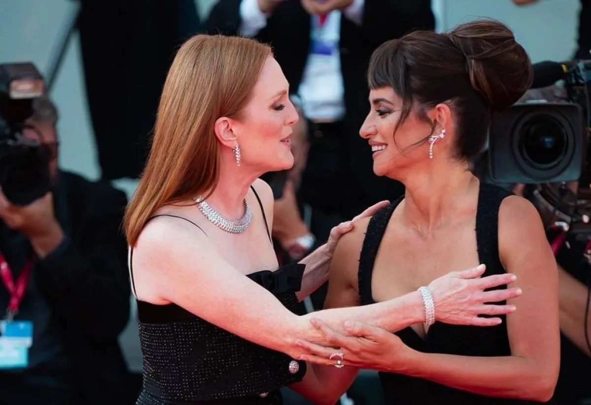 بينيلوب كروز وجوليا موور