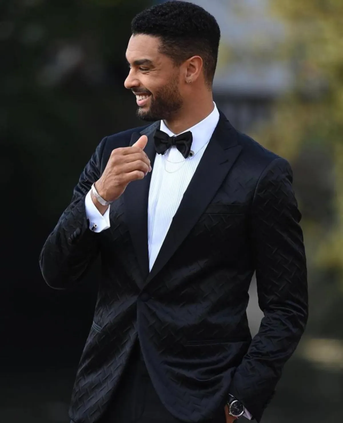 ساعة ريجي جين Regé Jean- الصورة من صفحة منسقة المظهر Holly Macnaghten على إنستغرام