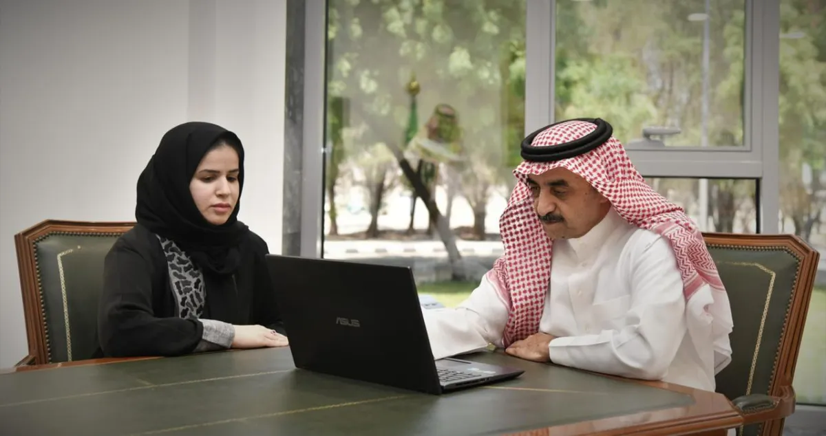 رئيس جامعة أمِّ القُرى يُدشِّن منصَّة مستشارك الإلكترونيّ