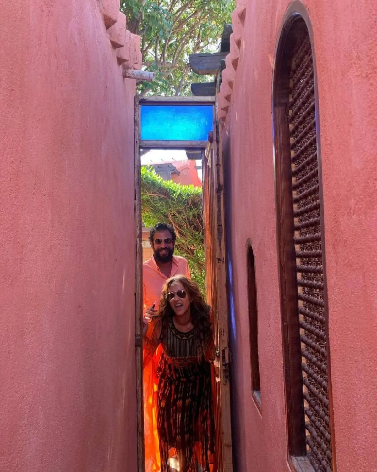 حنان مطاوع برفقة زوجها أمير اليماني  - صورة من صفحتها الرسمية على انستغرام 