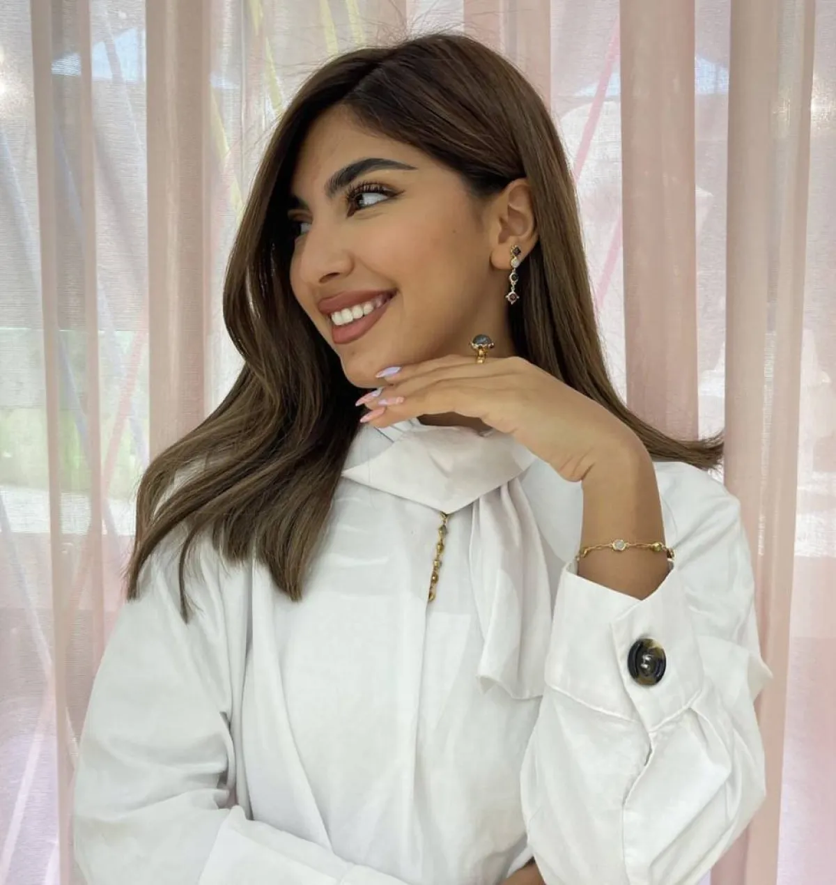 شوق محمد بمجوهرات ملونة من توس Tous