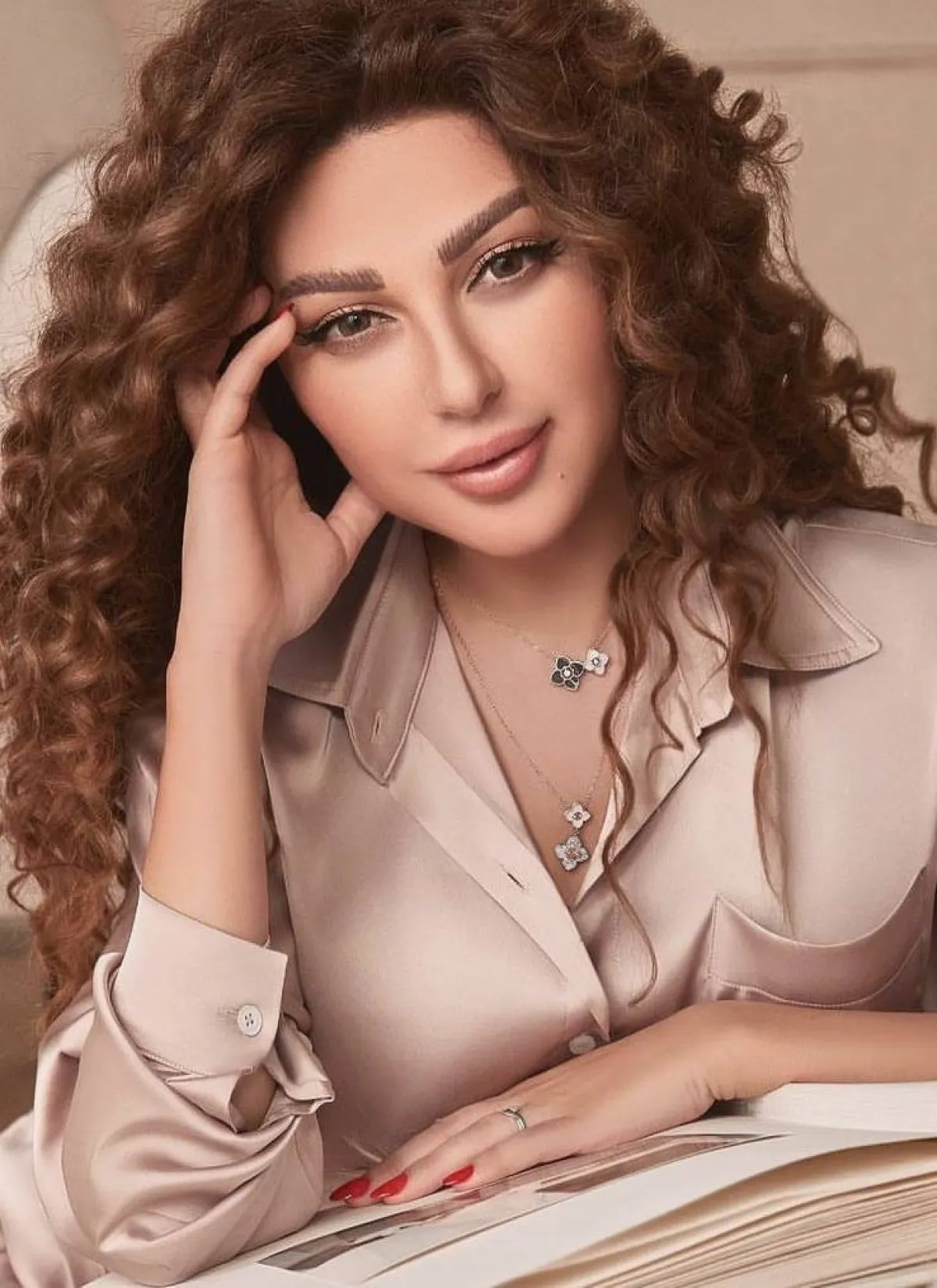 ميريام فارس بمجوهرات الزهور من لازوردي Lazurde