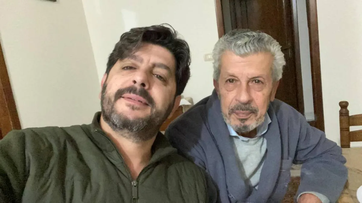 طوني عيسى ووالده ناظم عيسى - الصورة من حساب طوني على فيسبوك