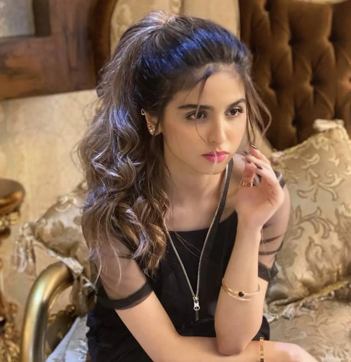 حلا الترك بذيل الحصان للشعر الويفي - الصورة من حسابها على الانستغرام