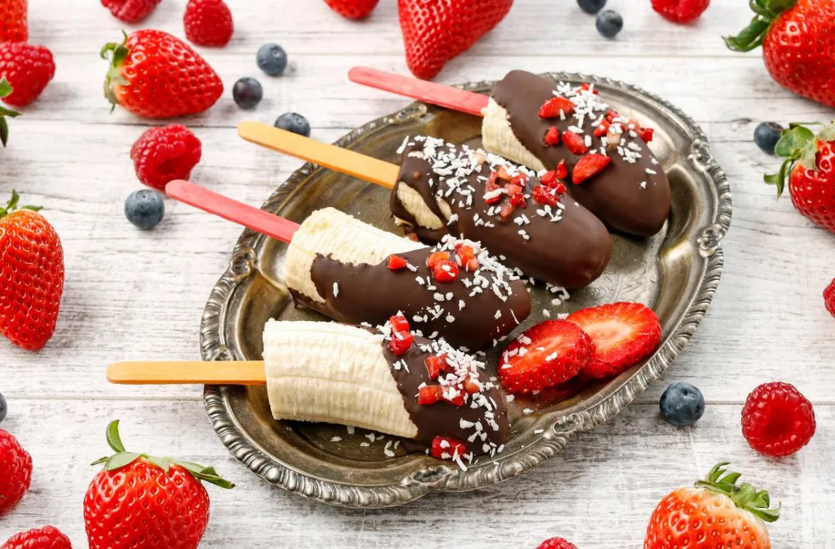 صورة لأصابع الموز بالشكولاتة