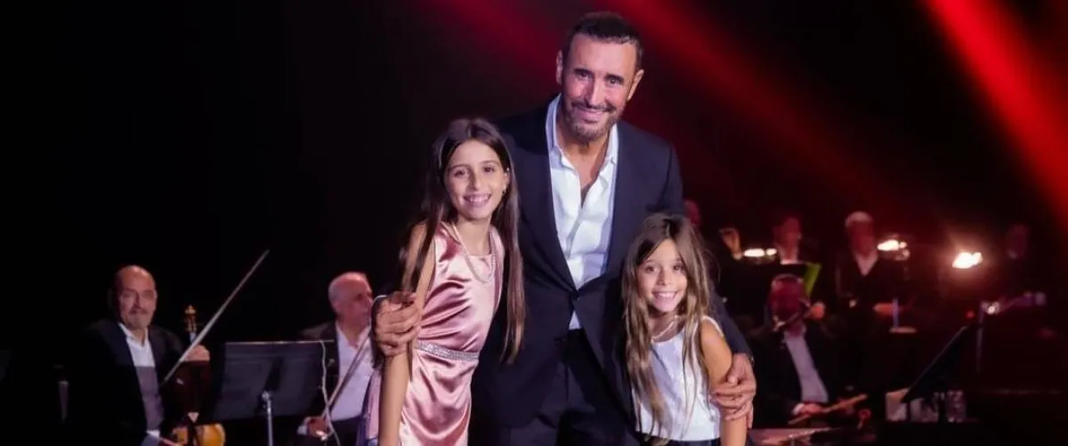 كاظم الساهر وحفيدتاه - صورة من حسابه على انستغرام