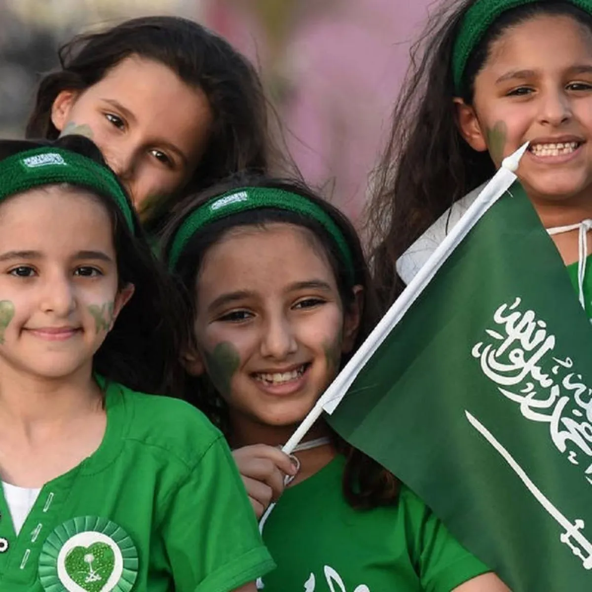 صورة لعدد من الأطفال