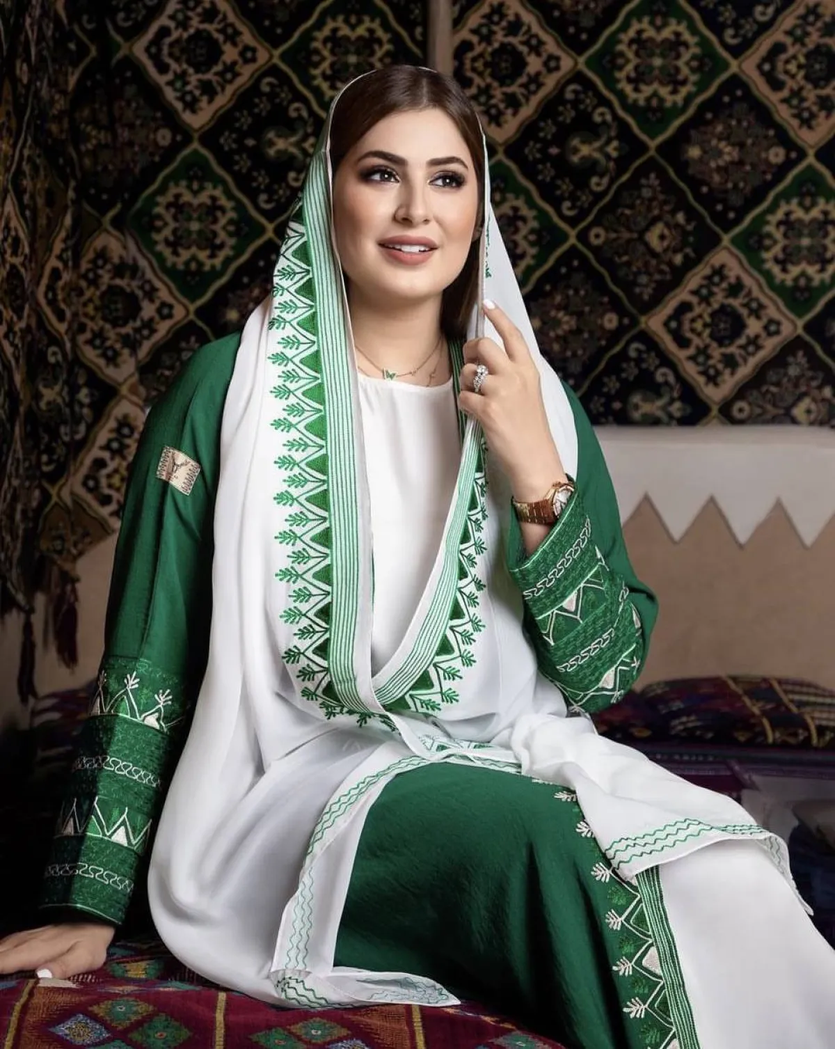 عباية رؤى الصبان بهوية سعودية