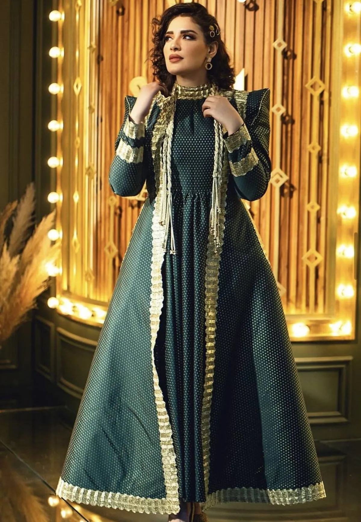 هبة الدري بإطلالة الأخضر والذهبي