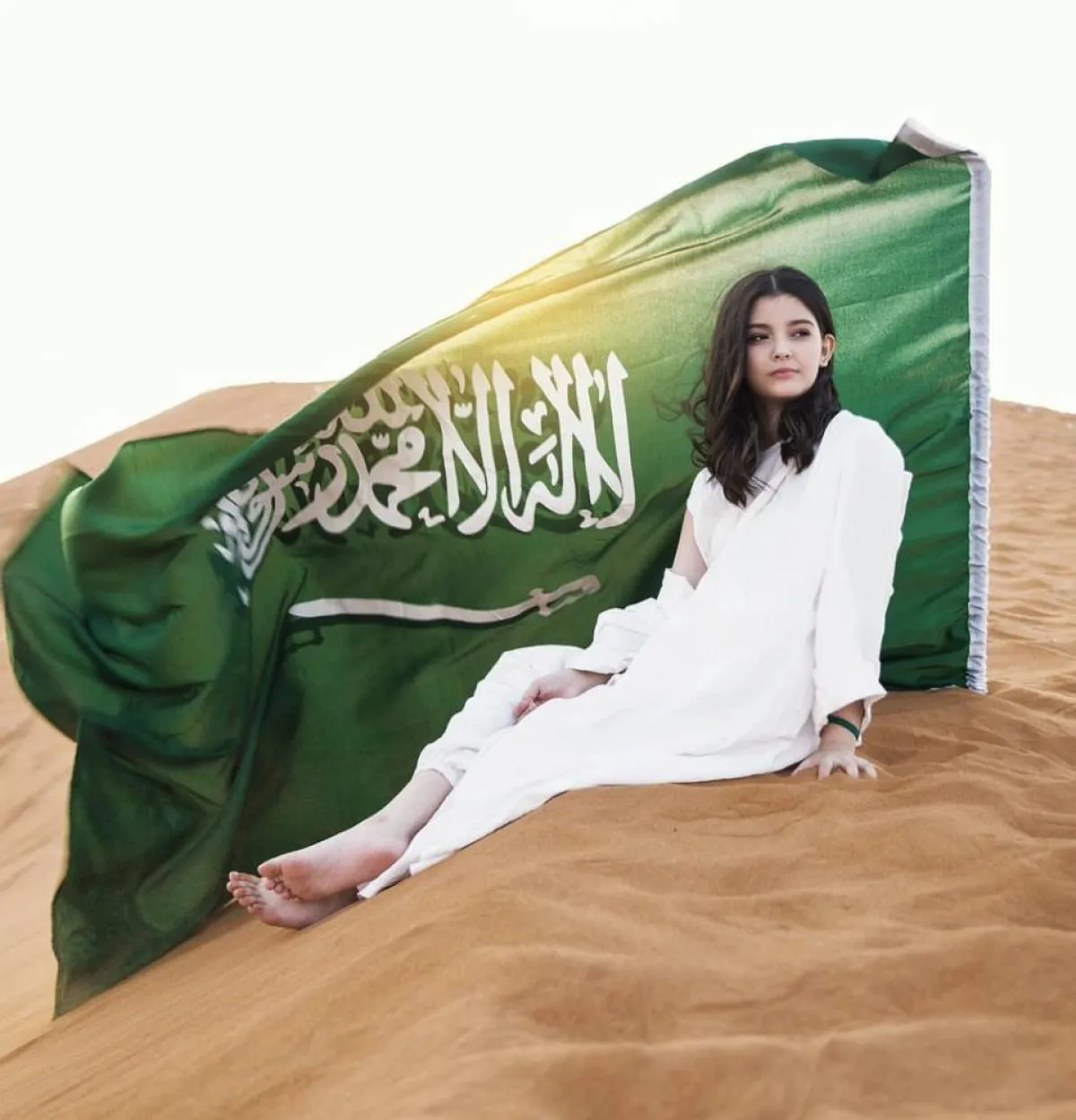 اطلالة مونكروم من رند الشهيلي