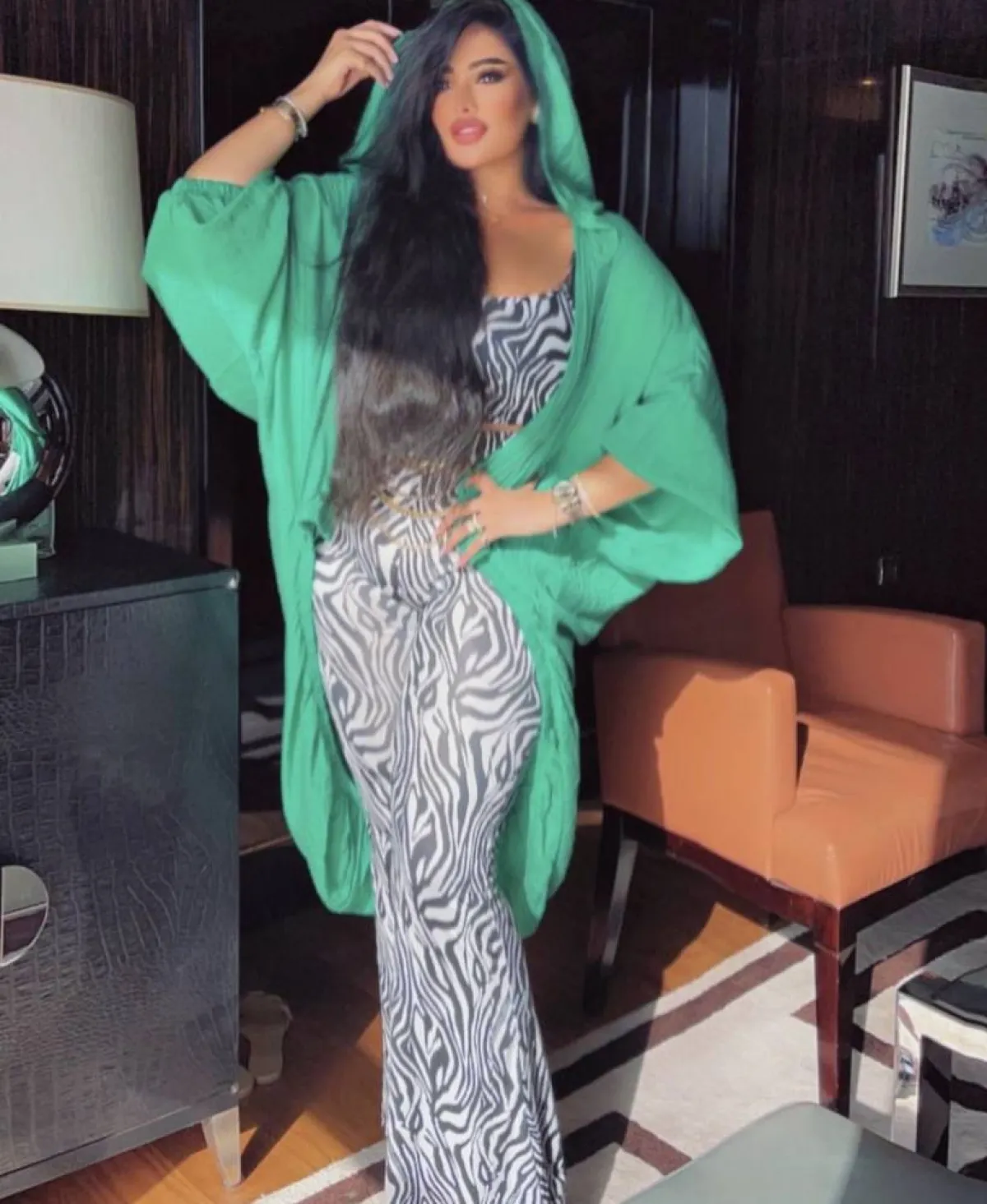 روزانا اليامي بالمعطف الاخضر