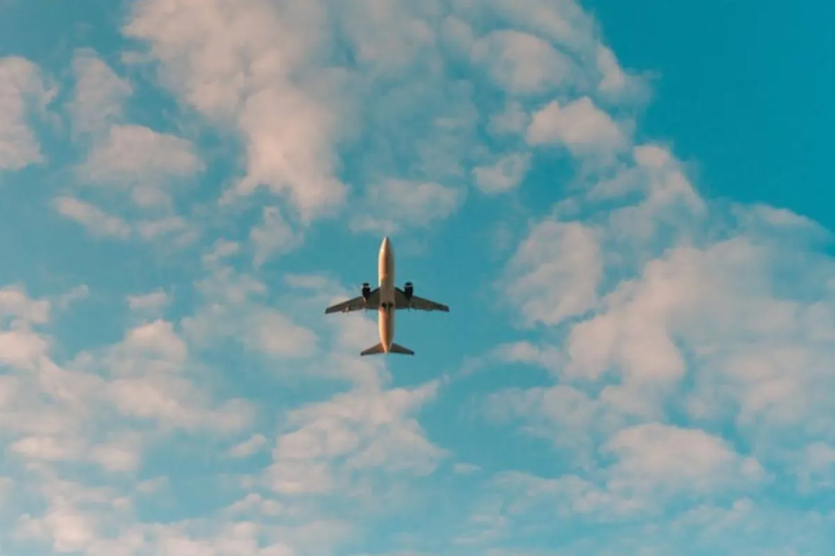 تحطم نافذة الطائرة