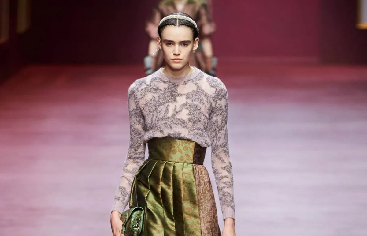 التصاميم الأنثوية موضة خريف 2022 Fall Feminine Style 