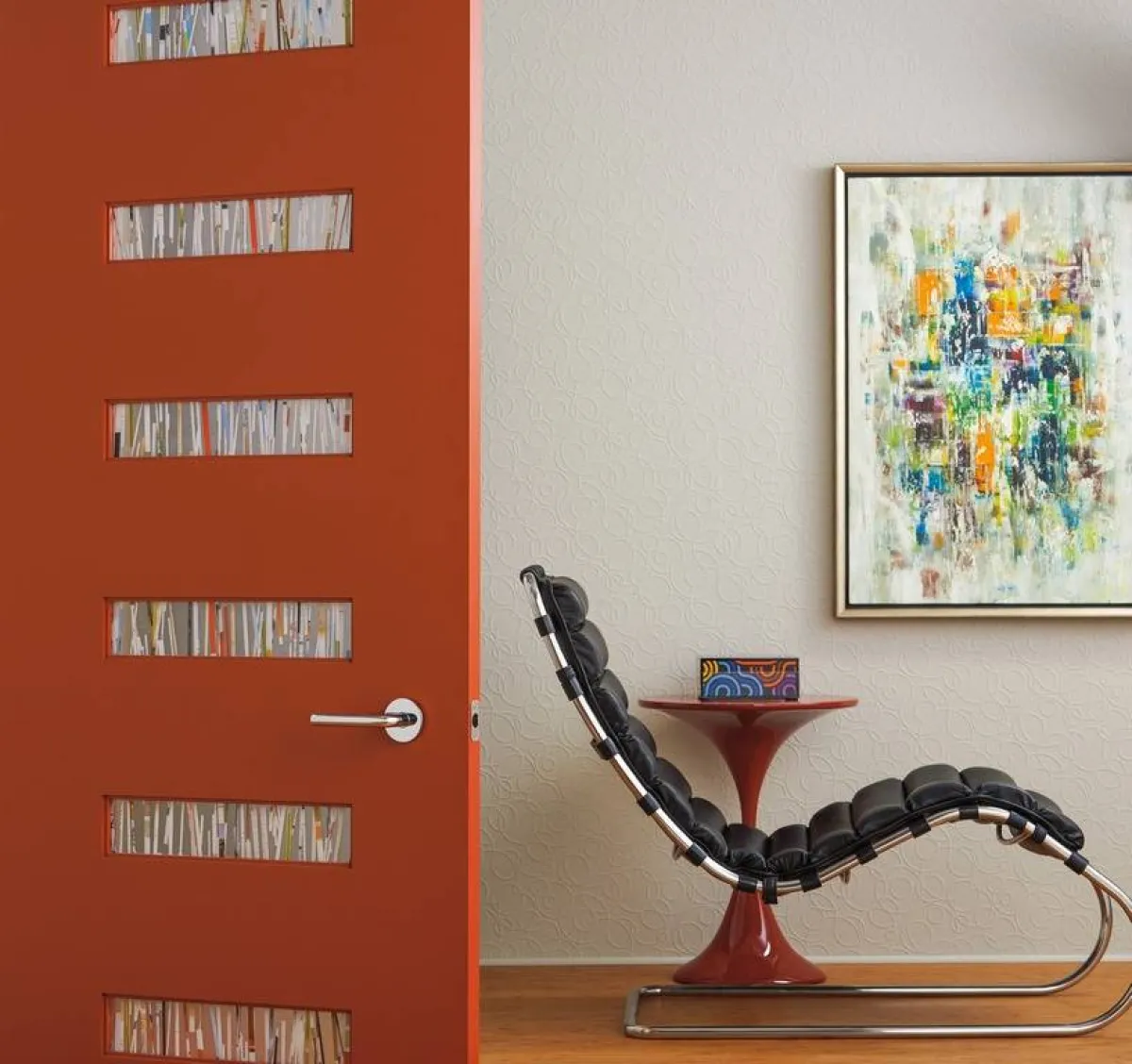 باب مطلي بلون جريء