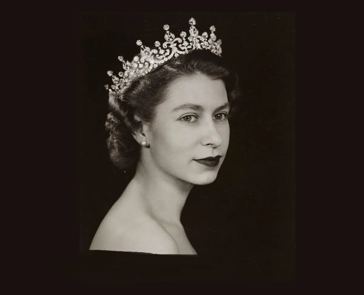 صورة بعد تتويج الملكة ب20 يوم عام 1956-الصورة من حساب Royal Collection Trust على انستغرام
