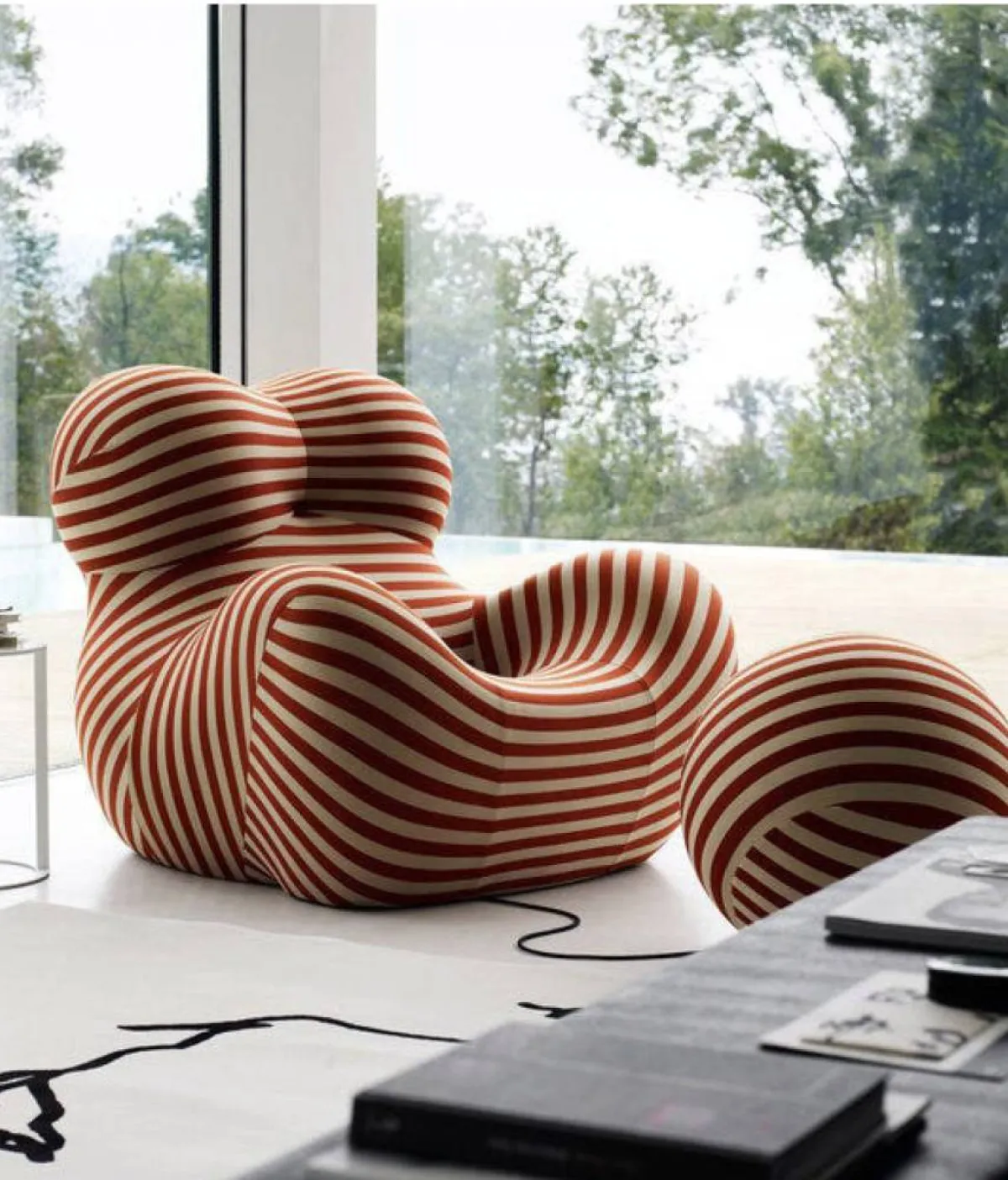 كرسي La Mamma من B&B Italia.