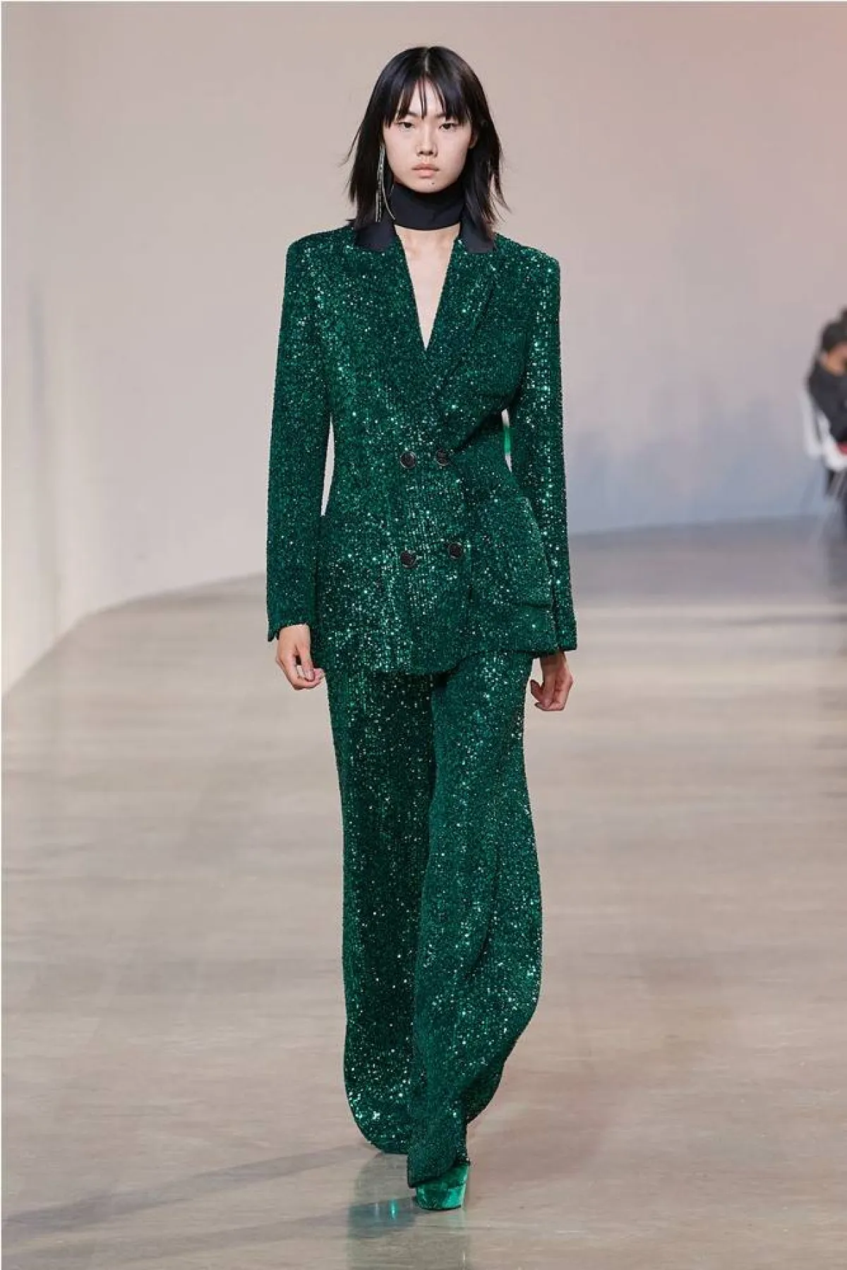 موديلات بدلات فخمة وأنيقة لليوم الوطني السعودي 2022 من إيلي صعب  Elie Saab