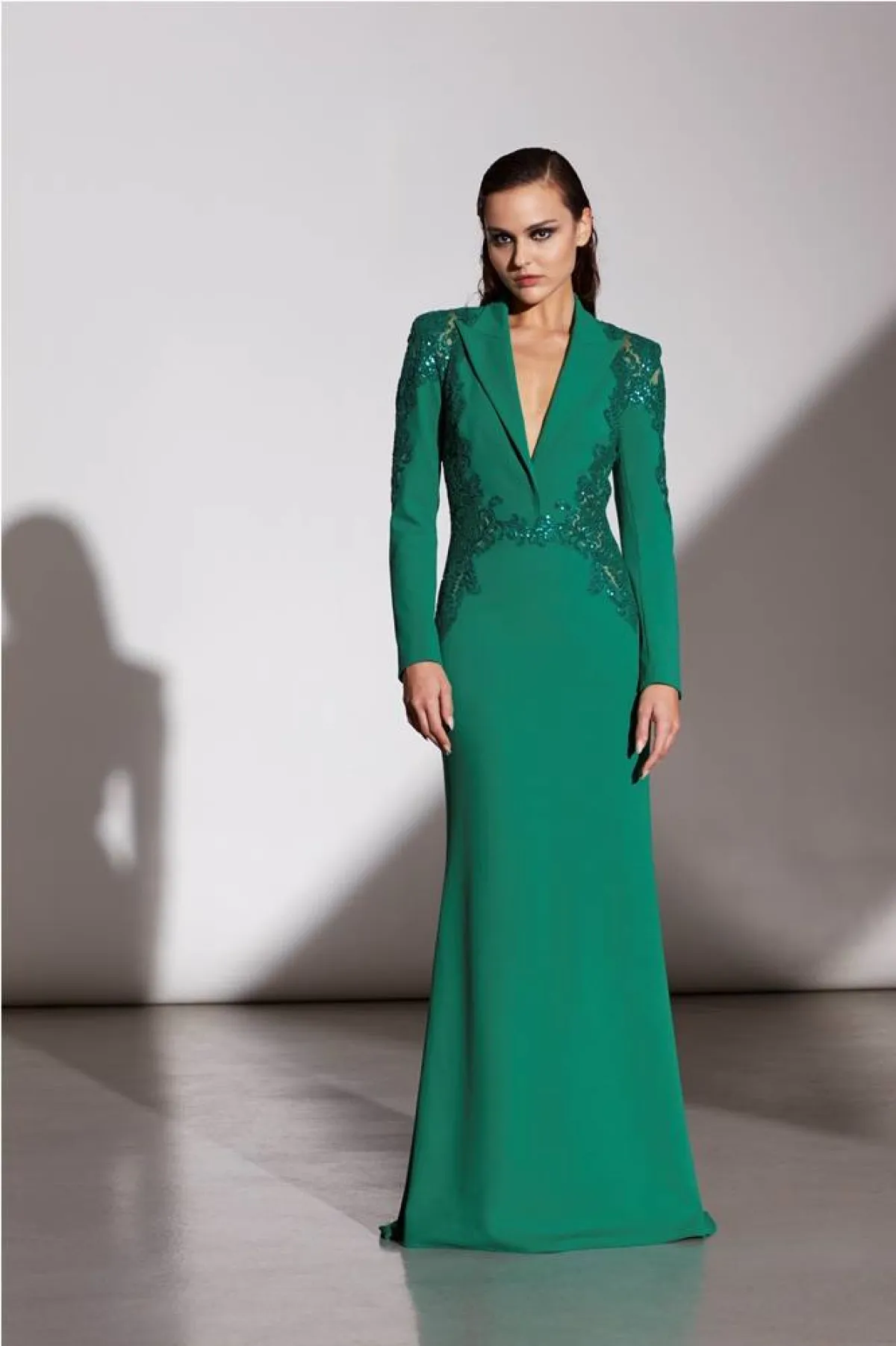 موديلات فساتين فخمة للمحجبات لليوم الوطني 2022 من تاداشي شوجي Tadashi Shoji