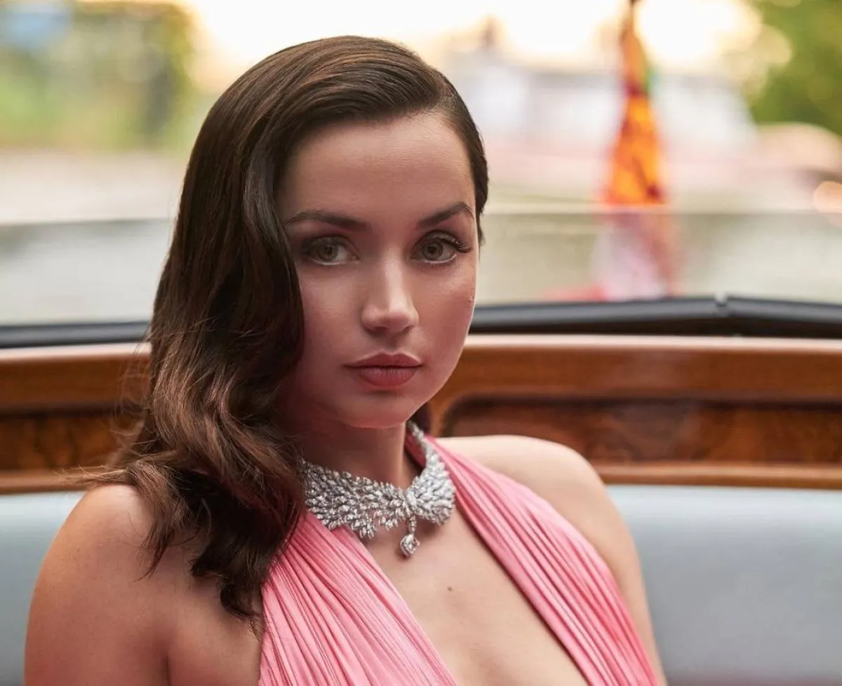 مجوهرات آنا دي أرماس Ana de Armas