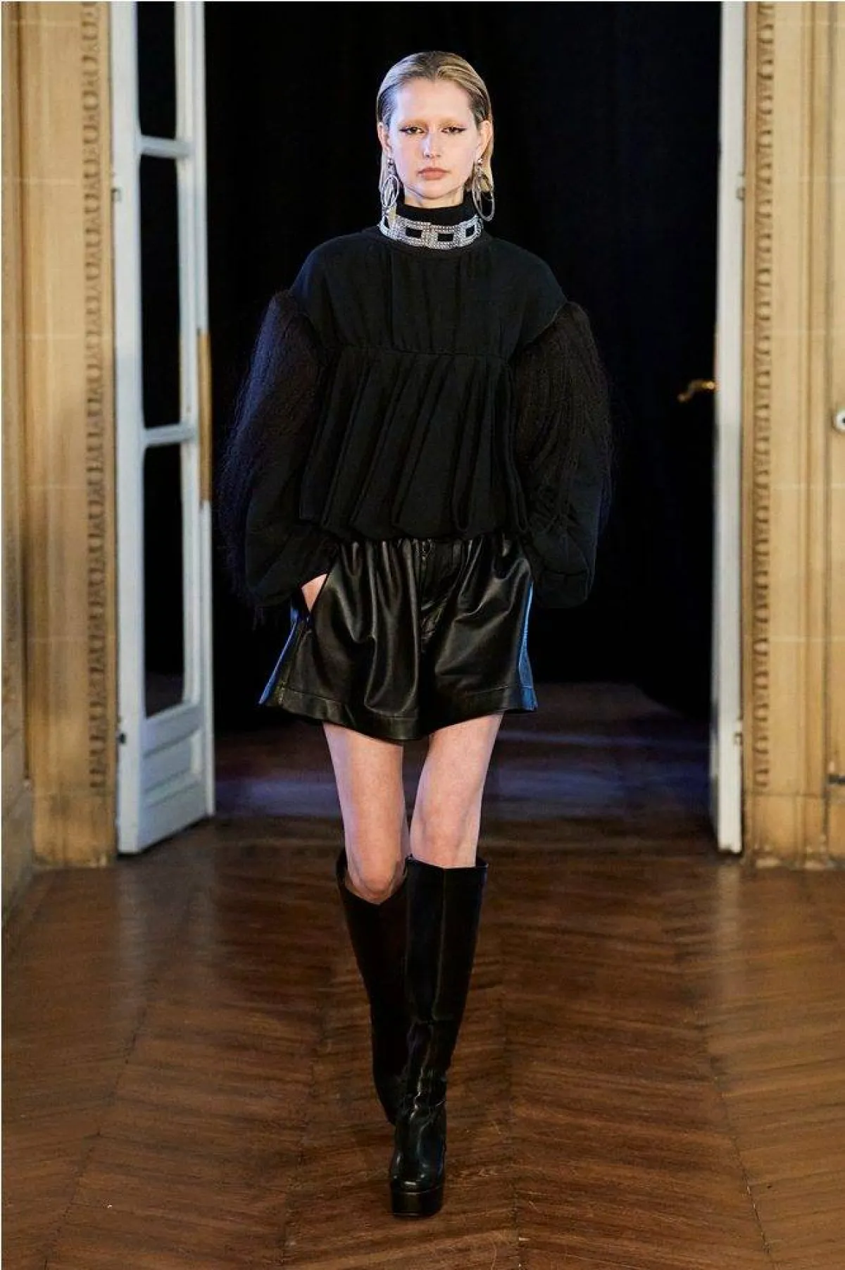 موديلات بلايز رسمية كم طويل لخريف 2022 للسيدات من لارويشي Laruicci