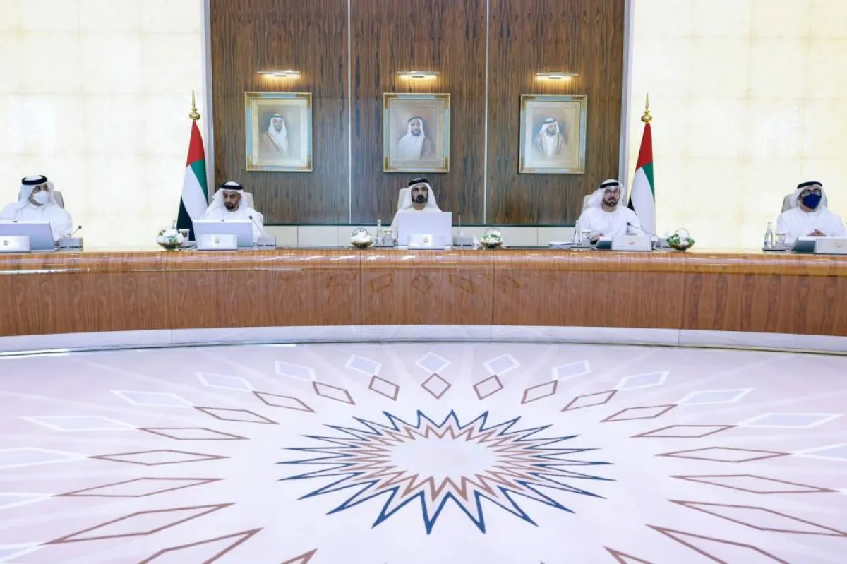 الشيخ محمد بن راشد أثناء ترأسه مجلس الوزراء. الصورة من "وام"