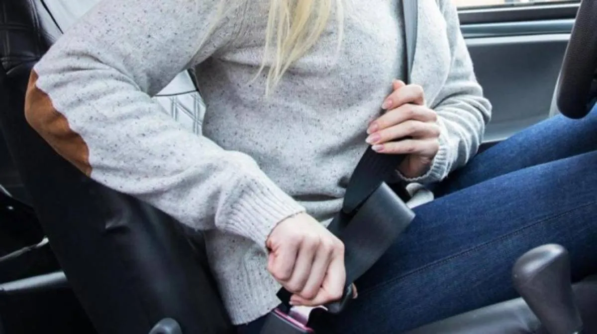 كيفية ضبط مقعد السيارة والمقود بشكل صحيح