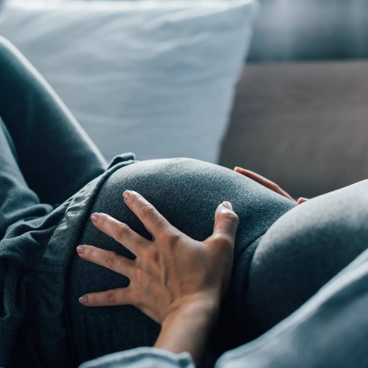 صورة لحامل تتالم